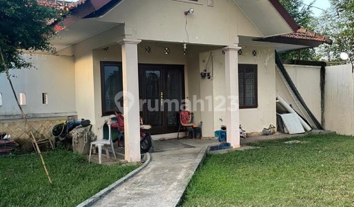 Rumah dengan Teras Luas di Durian - Ph 1