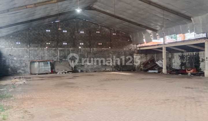 Strategic Warehouse Plus Shop House by the Highway in West Semarang Area 1