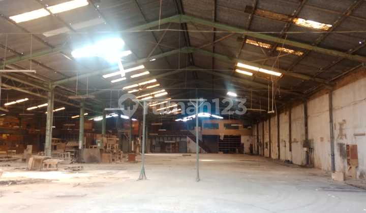 Ready-to-Use Warehouse and Office in Simongan 1