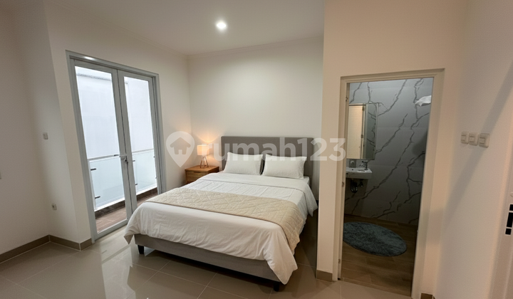 Rumah 2 Lantai 3 Kamar Dekat Pasar Baru Jakpus