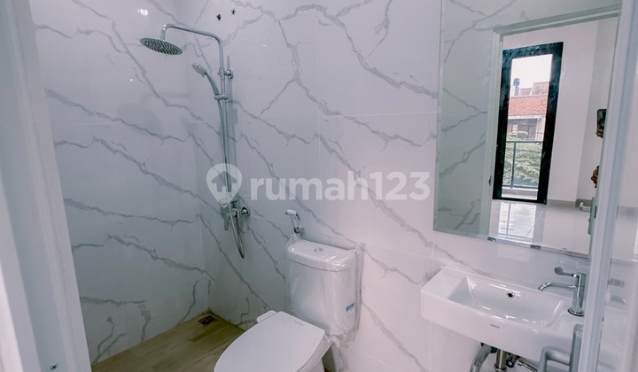 Rumah 3 Lantai 800 Jutaan Di Karanganyar Jakpus 2