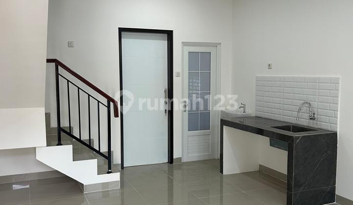 Rumah Nyaman Minimalis di Cempaka Putih Pinggir Jalan Raya