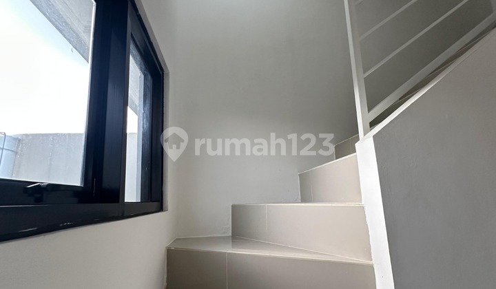 Rumah Murah 2 Lantai Akses Motor di Mangga Dua Selatan