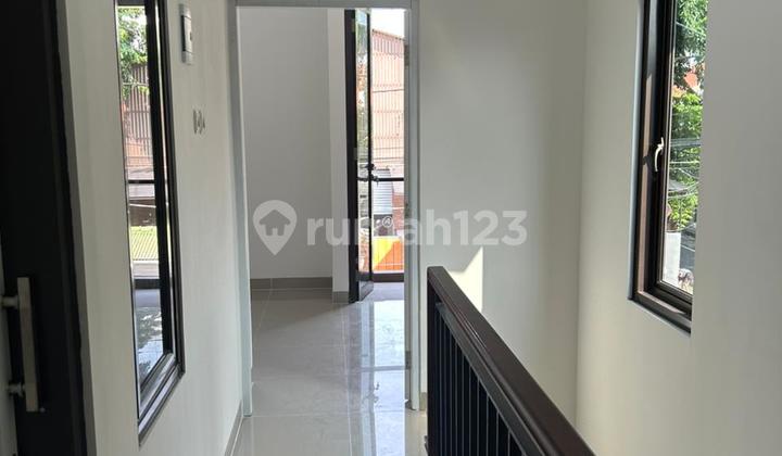 Rumah 2 Lantai 3 Kamar Dekat Ui Salemba di Percetakan Negara Dekat