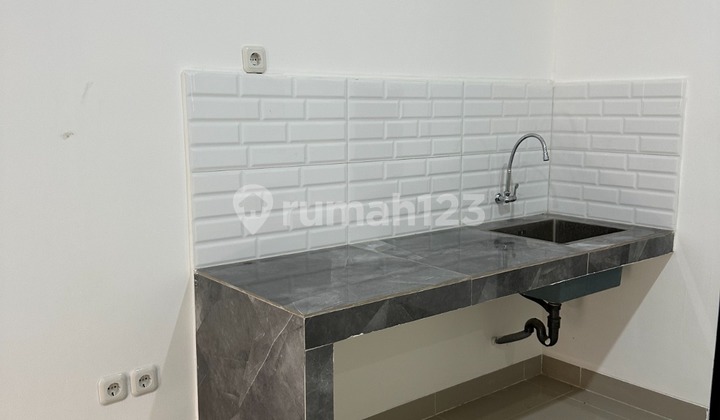 Rumah Murah 2 Lantai 2 Kamar di Mangga Dua Selatan Dekat Mabes