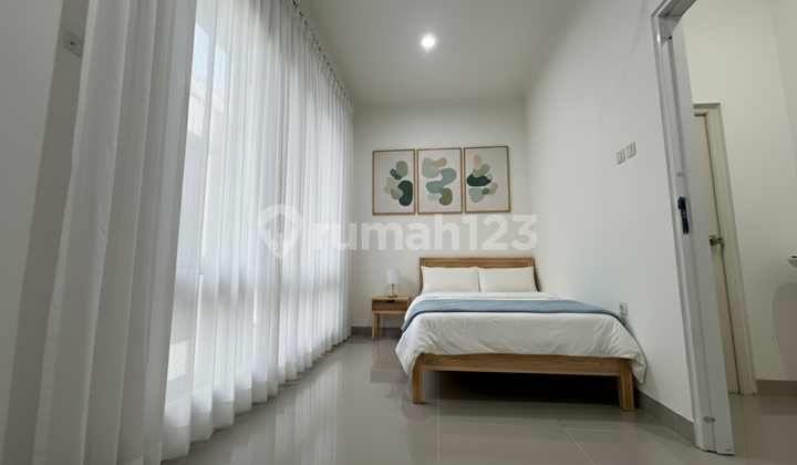 Rumah 2 Lantai Pinggir Jalan Ekonomi Karanganyar