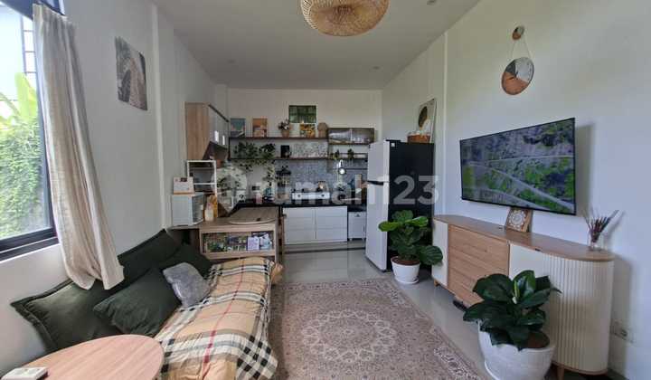 3 Bedroom House with Sea View Balcony, 700 Meters to Kedungu Beach