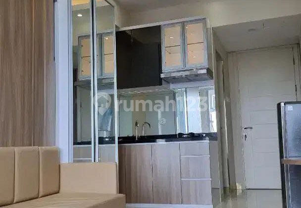 Benson 5th Floor, fully furnished, with balcony, bathroom fully renovated. 2