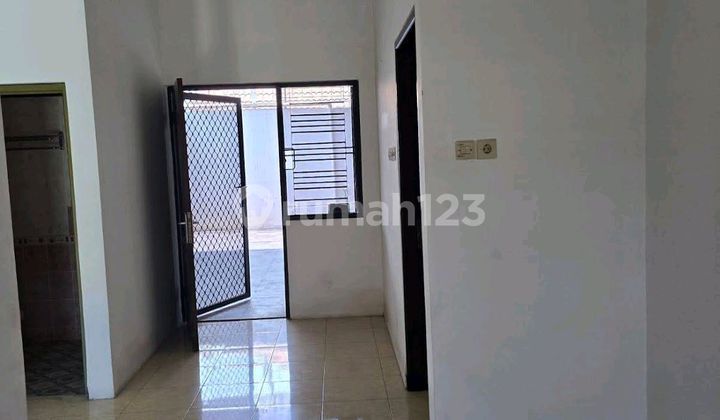 Disewakan Rumah 2 Lantai. Lebak Indah Regency 2