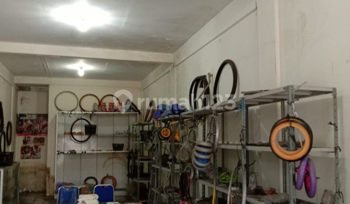 Rare shophouse in a very crowded and busy location on Raya Kutisari Utara, with all along the road developed into business premises. 2