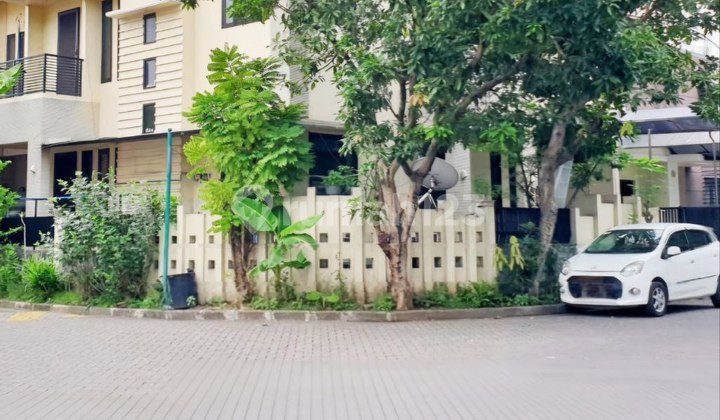 Rumah Puri Asri, Pakuwon City STRATEGIS, SIAP HUNI, JALAN UTAMA 1