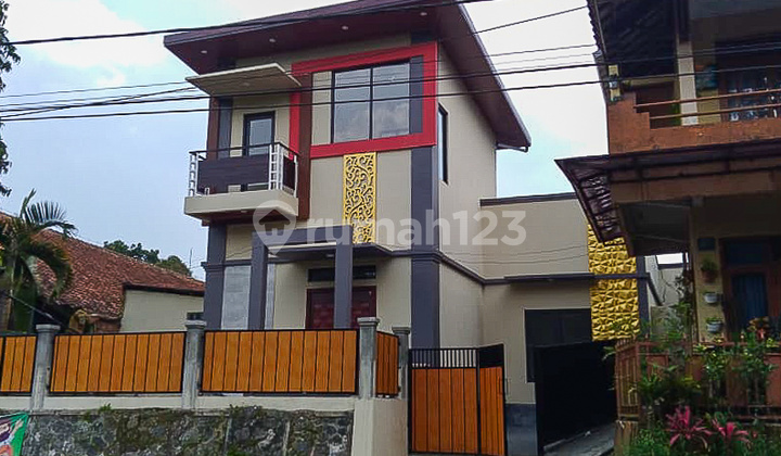 New house for sale, 3 years old, next to SMPN 4 Sukabumi - Super easy access to the city.