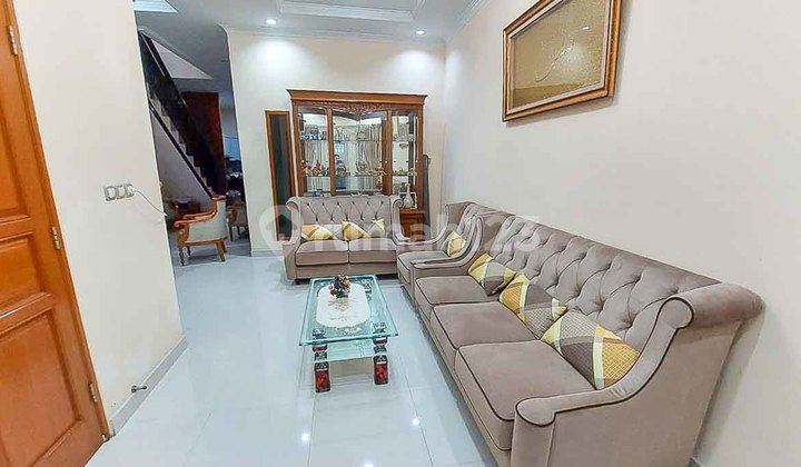 Dijual Rumah 2 Lantai, Lokasi Strategis di Perumnas Depok 2 Tengah 2