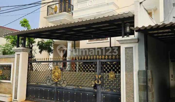 House for Sale in Kebayoran Lama, South Jakarta