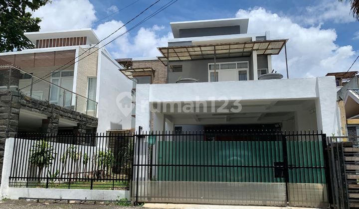 Rumah Dipesanggrahan Jakarta Selatan