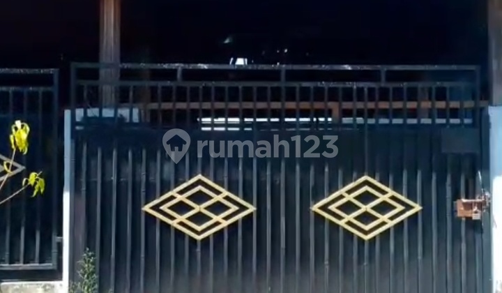 Strategic House in the Center of Jayapura City Strategic House in the Center of Jayapura City