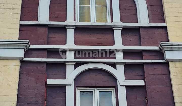 Gading Serpong Beautiful 3-Story Shop House