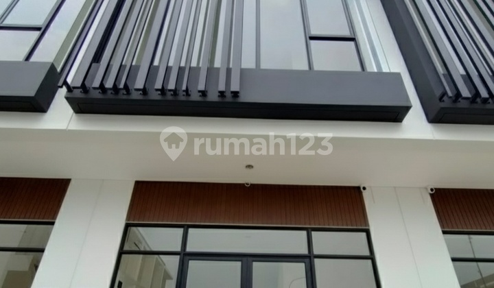 Disewa Ruko 2 Muka (alfresco) Hampton Walk Serpong - Lokasi Premium & Ramai Usaha, Siap Pakai!