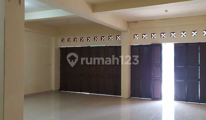 For Rent 2 Adjacent Shophouses, Good Condition, Strategic Location 2