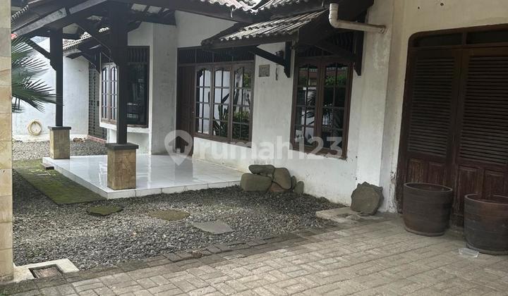 1-story house in Hook Cimanggu Permai 2, suitable for residential or boarding house business, as well as a cafe. Strategic location, 5 minutes to South Sentul toll access. 2