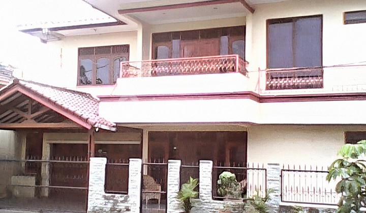 For Sale, a Very Strategic House in Duren Sawit, East Jakarta For Sale, a Very Strategic House in Duren Sawit, East Jakarta