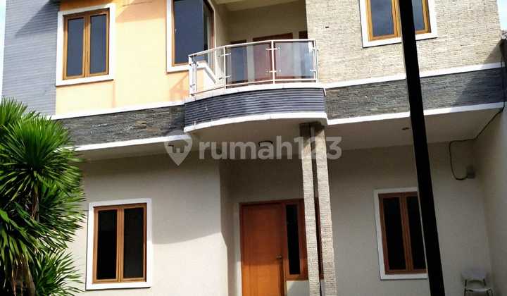 Dijual Rumah Strategis di Claster Bintaro Tangerang Selatan Dijual Rumah Strategis di Claster Bintaro Tangerang Selatan