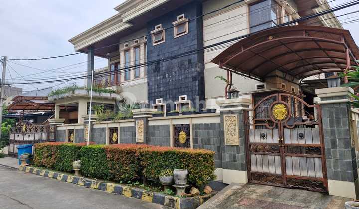 For Sale Luxury and Very Strategic House in Bekasi City 1