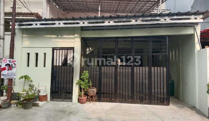 For Sale Strategic House in Matraman Area, East Jakarta with Freehold Certificate For Sale Strategic House in Matraman Area, East Jakarta with Freehold Certificate