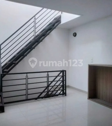 DIJUAL RUMAH STRATEGIS DI CLUSTER SUMMARECON BEKASI 2
