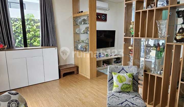 Beautiful House with Swimming Pool for Sale in BSD City 2