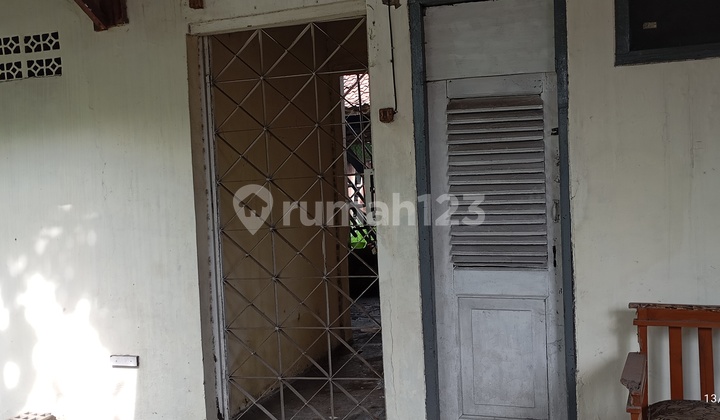 Rumah Di Kawasan Padat Penduduk Di Babakan Sari Bandung 2