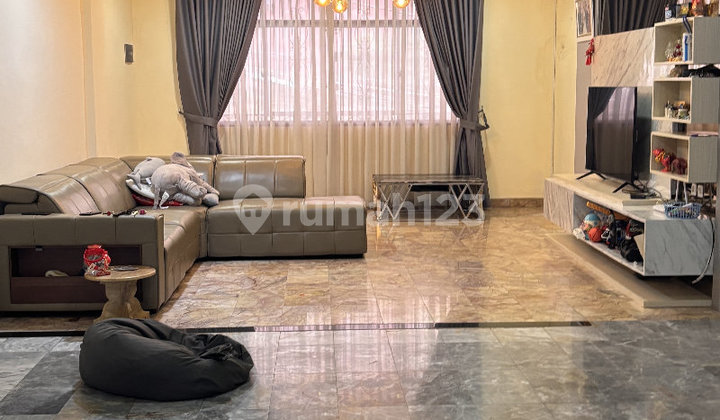 For Sale Shop House Near Pasar Baru Price Close to NJOP