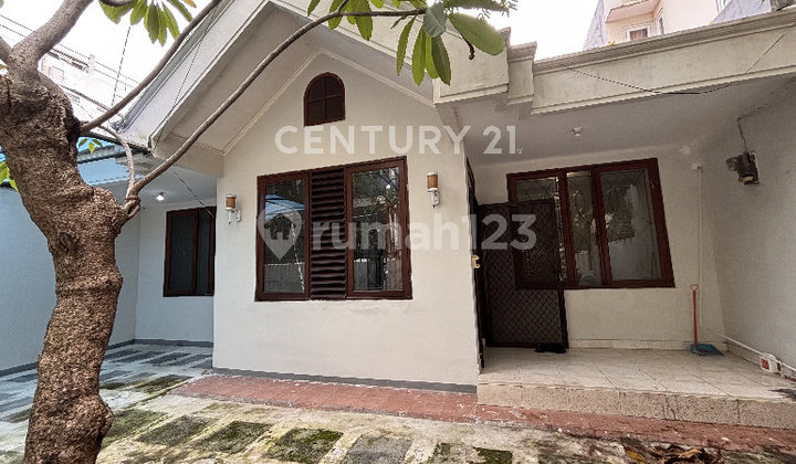 Disewakan Rumah di Menteng Dekat Stasiun Sudirman