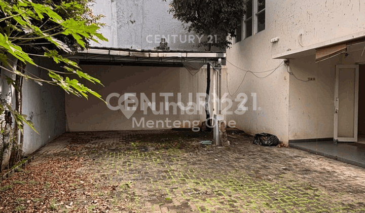 Luxury House in a Strategic Location in the Setiabudi Area 2