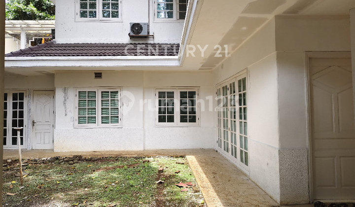 Rumah Luas Lokasi Super Strategis di Wilayah Menteng Inti
