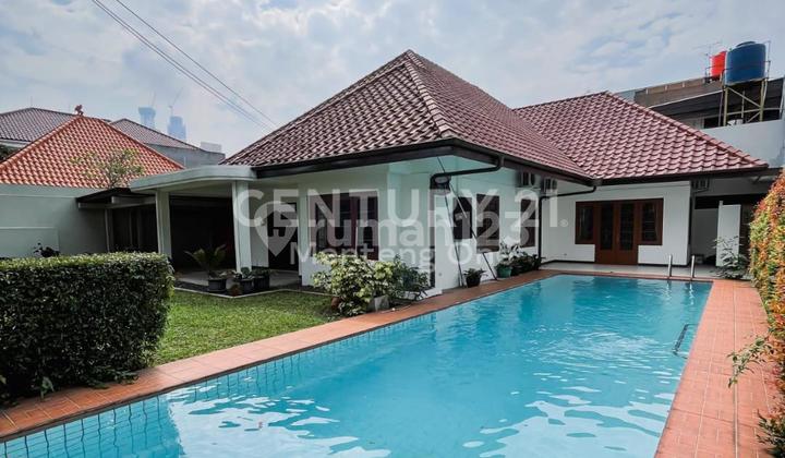 Menteng Luxury, Rumah Tenang & Strategis Menteng Luxury, Rumah Tenang & Strategis