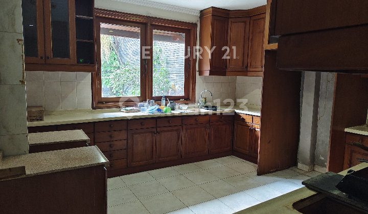 Rumah Elegan Kokoh di Wilayah Menteng Inti 2