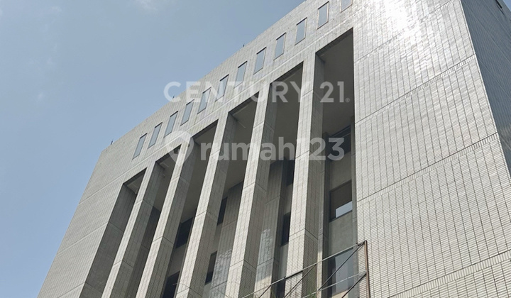 Ready-to-Use Building in a Super Strategic Location in Menteng