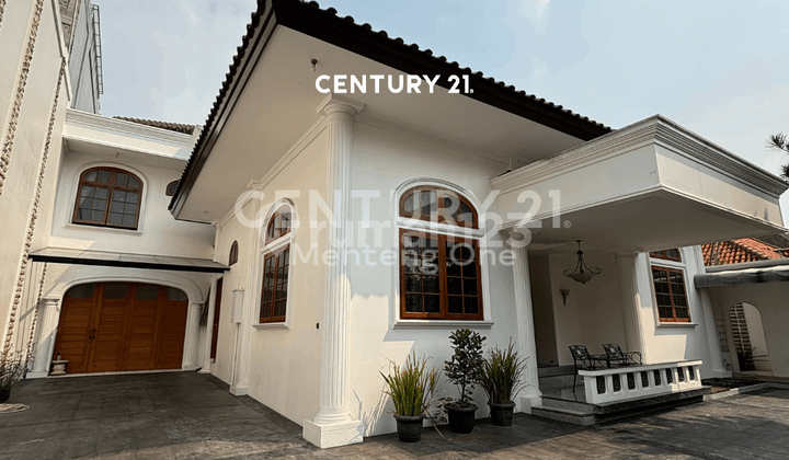 Luxury House with Swimming Pool in Menteng Luxury House with Swimming Pool in Menteng