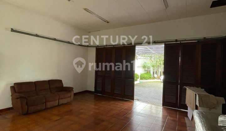 Rumah Mewah Semi Furnished di Menteng, Jakarta Pusat 2