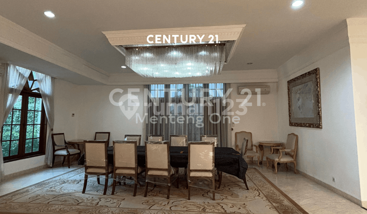 Rumah Mewah Semifurnished dengan Kolam Renang di Menteng 2
