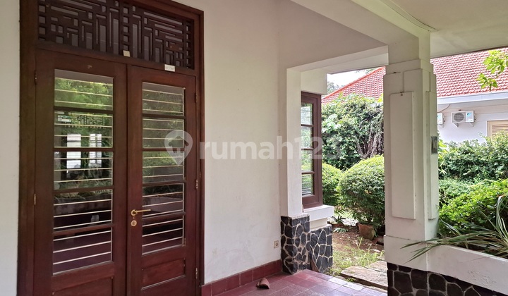 Rumah Klasik Terawat Di Menteng Jakarta Dengan Halaman Luas 2