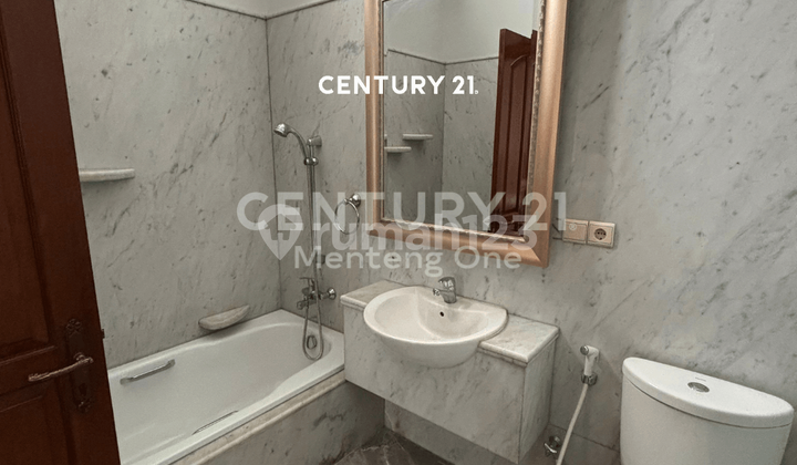 Rumah Mewah dengan Kolam Renang di Menteng 2