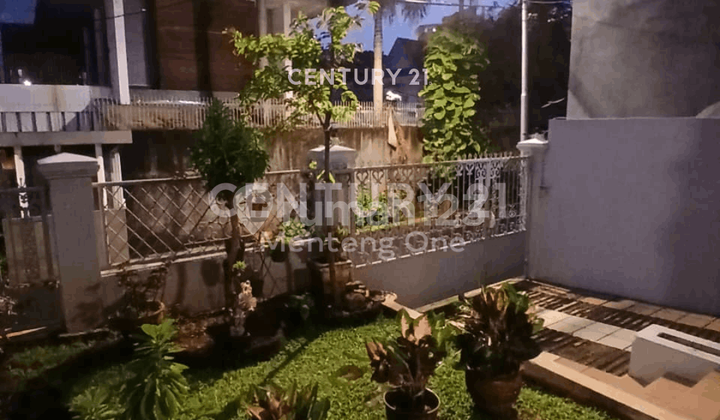 3-Story House Suitable for Living and Investment in Menteng 3-Story House Suitable for Living and Investment in Menteng