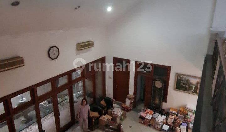 Gedung Kantor Dua Sertifikat di Menteng Jakarta Pusat Gedung Kantor Dua Sertifikat di Menteng Jakarta Pusat
