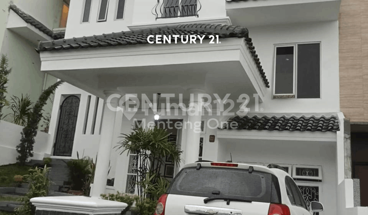 Rumah Eksklusif 3 Lantai di Cluster Bukit Golf Hijau Rumah Eksklusif 3 Lantai di Cluster Bukit Golf Hijau