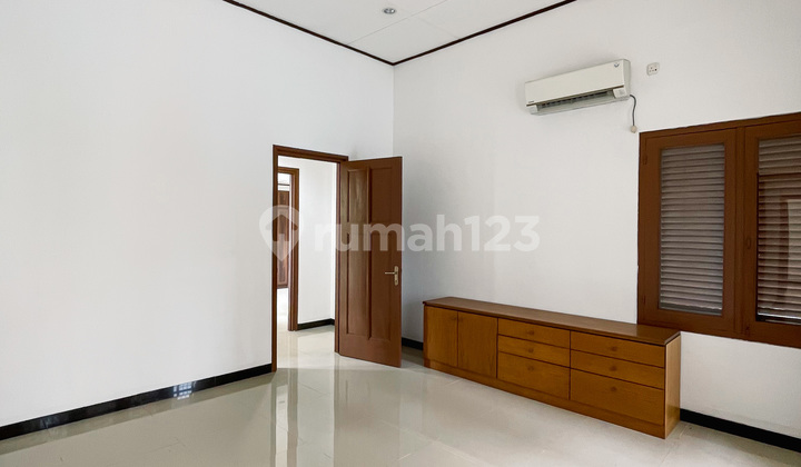 Rumah Exclusive dengan Lingkungan Asri di Menteng Inti 2