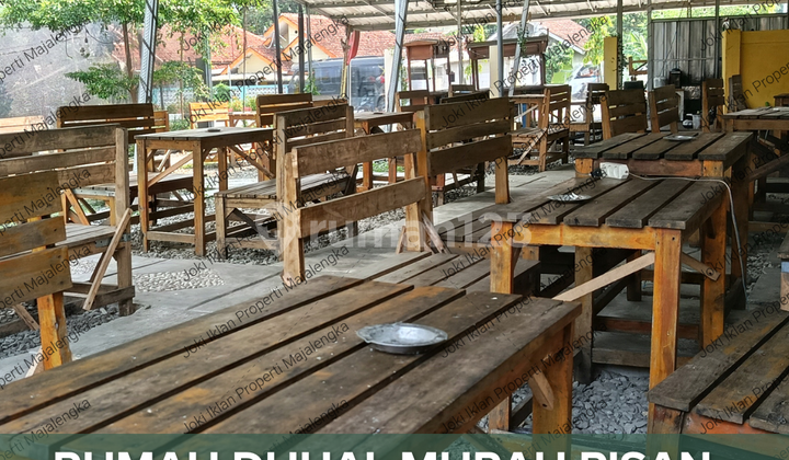 For Quick Sale: Street Food Stall with 5-Room Boarding House For Quick Sale: Street Food Stall with 5-Room Boarding House