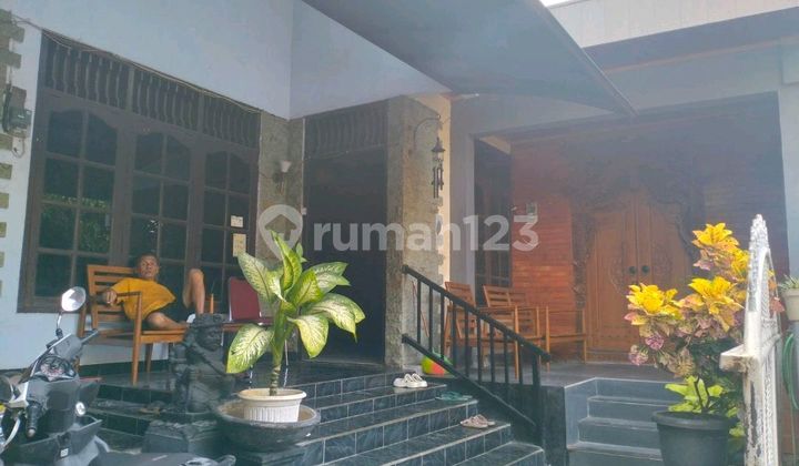 House with Strategic Location in West Semarang 1