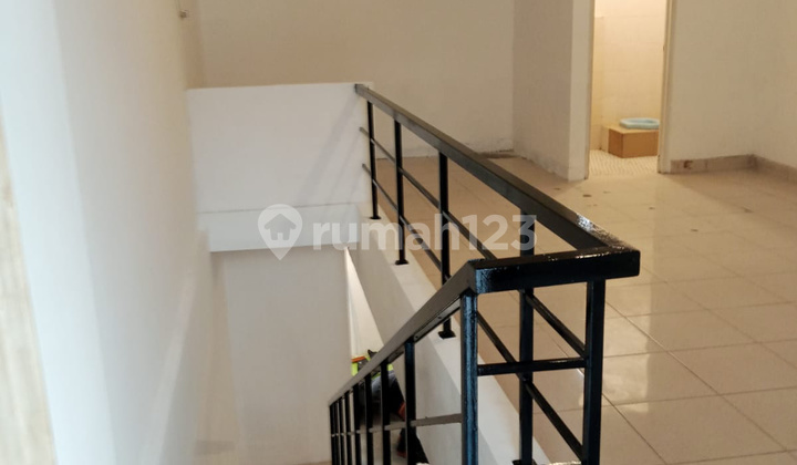 For Sale Shophouse Graha Raya Strategic Roadside Location Suitable for Business 2